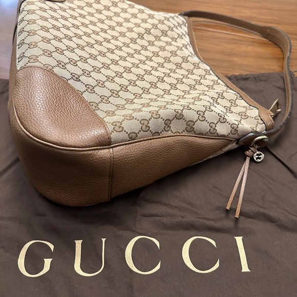 Gucci signature hobo bag leather bottom and handle. Original dust bag included. - Picture 2 of 13